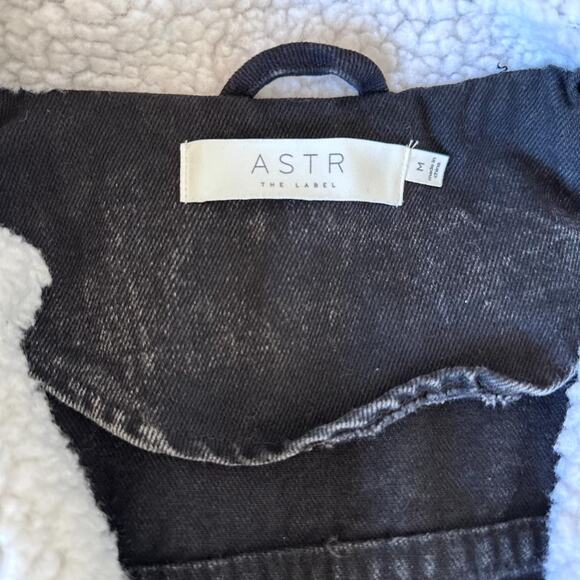 ASTR The Label Jefferson Washed Sherpa Denim Jacket size M - Picture 6 of 8